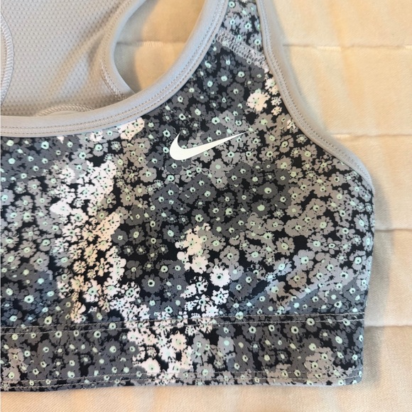 Nike Pro Black and White Floral Reversible Set - Picture 2 of 6